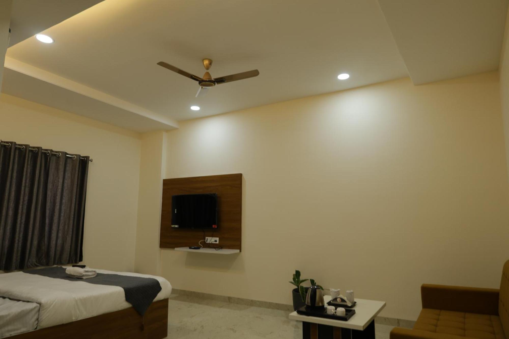 Hotel The Prime Land Hoshangabad Exterior photo